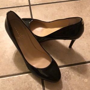 Ivanka Trump black pumps